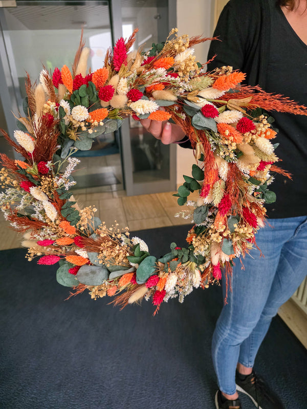 Blumenzauber für dich: Unsere Trockenblumenkranz-Workshops bei DekoPanda