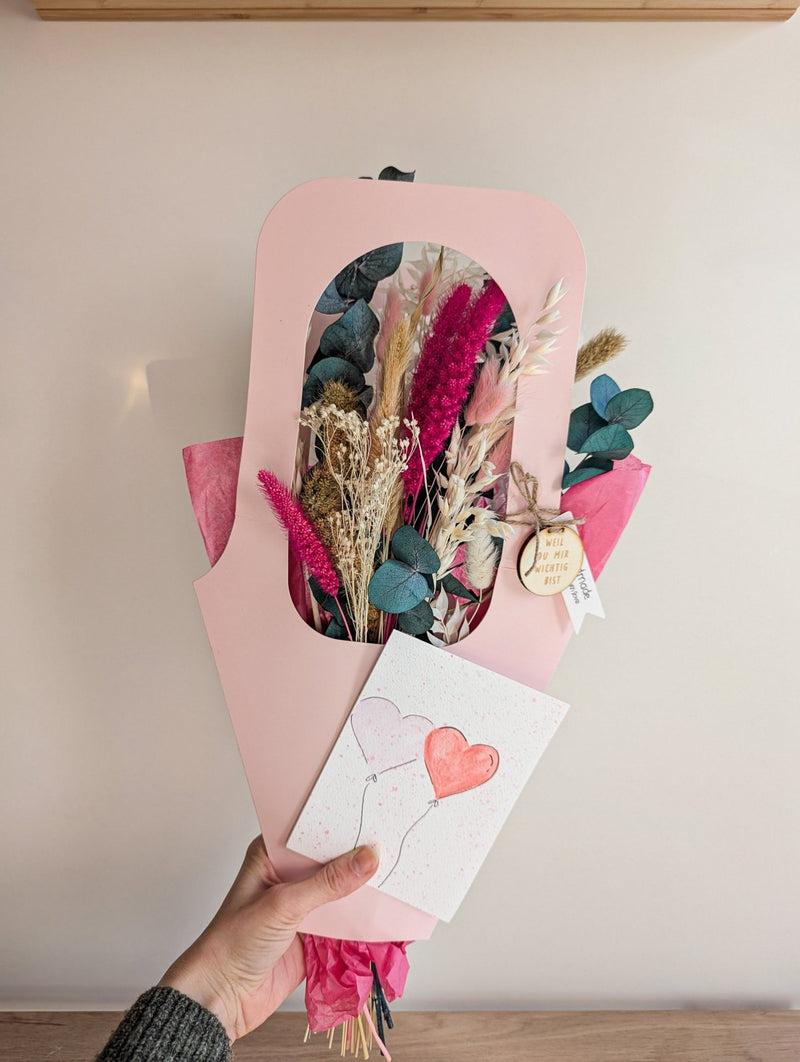 Blumenstrauß in Papiertasche - DekoPanda