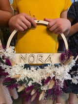 Kindergeburtstag in Hennef "Blütenparty – Namenskränzchen mit Trockenblumen" - DekoPanda