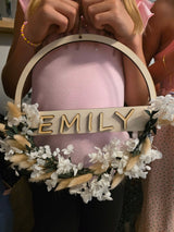 Kindergeburtstag in Hennef "Blütenparty – Namenskränzchen mit Trockenblumen" - DekoPanda