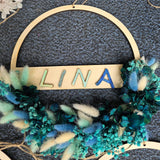 Kindergeburtstag in Hennef "Blütenparty – Namenskränzchen mit Trockenblumen" - DekoPanda