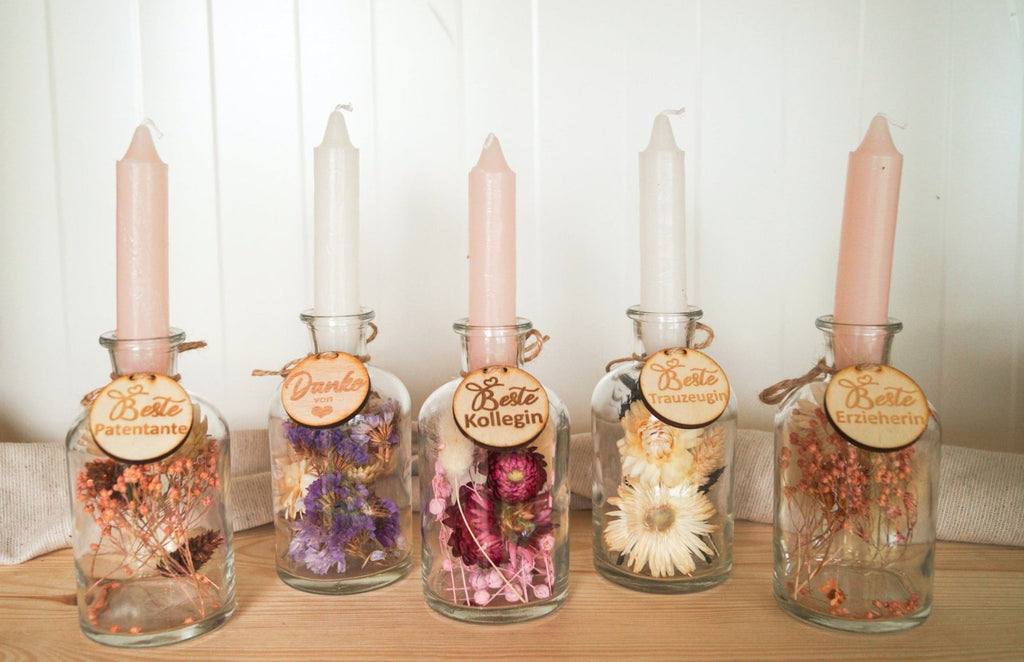 Kerzenglas mit Trockenblumen und DekoPanda – Personalisierung