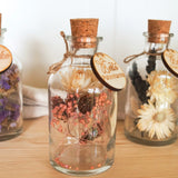 Korkenglas mit Trockenblumen und Personalisierung - DekoPanda